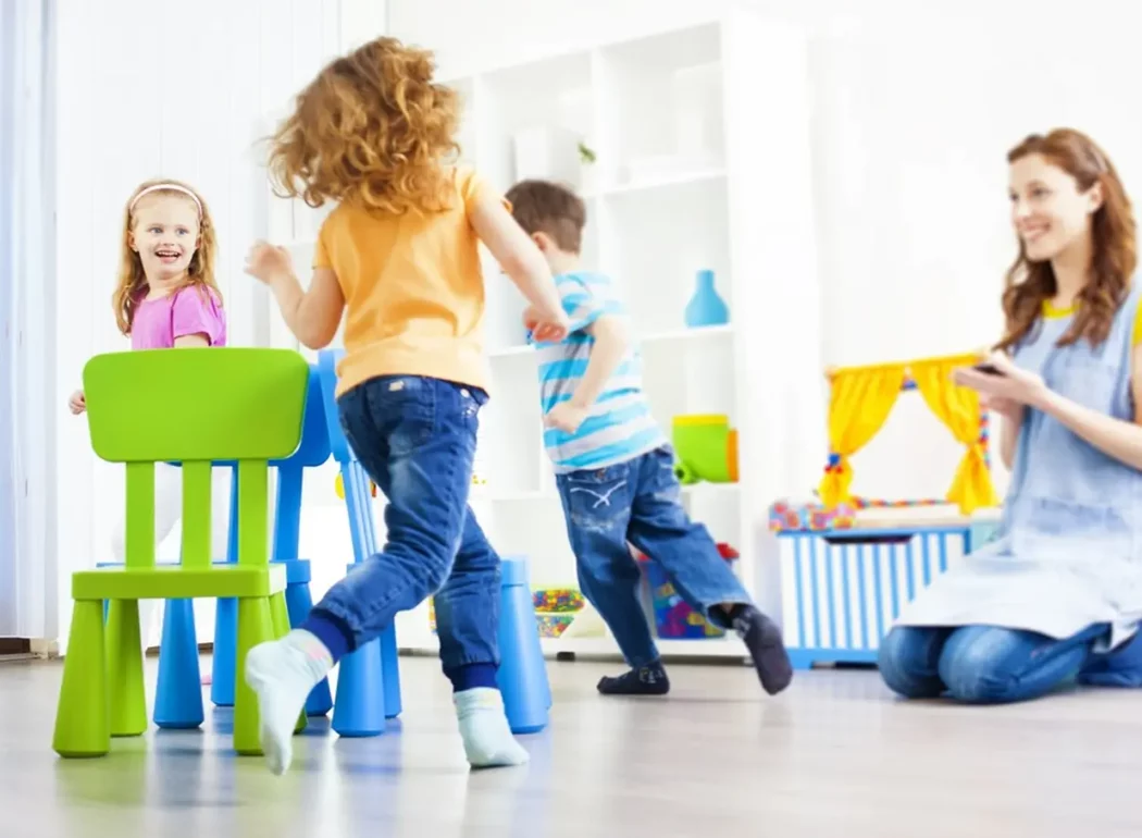 Rola zabawy w rozwoju dziecka – podejście Montessori