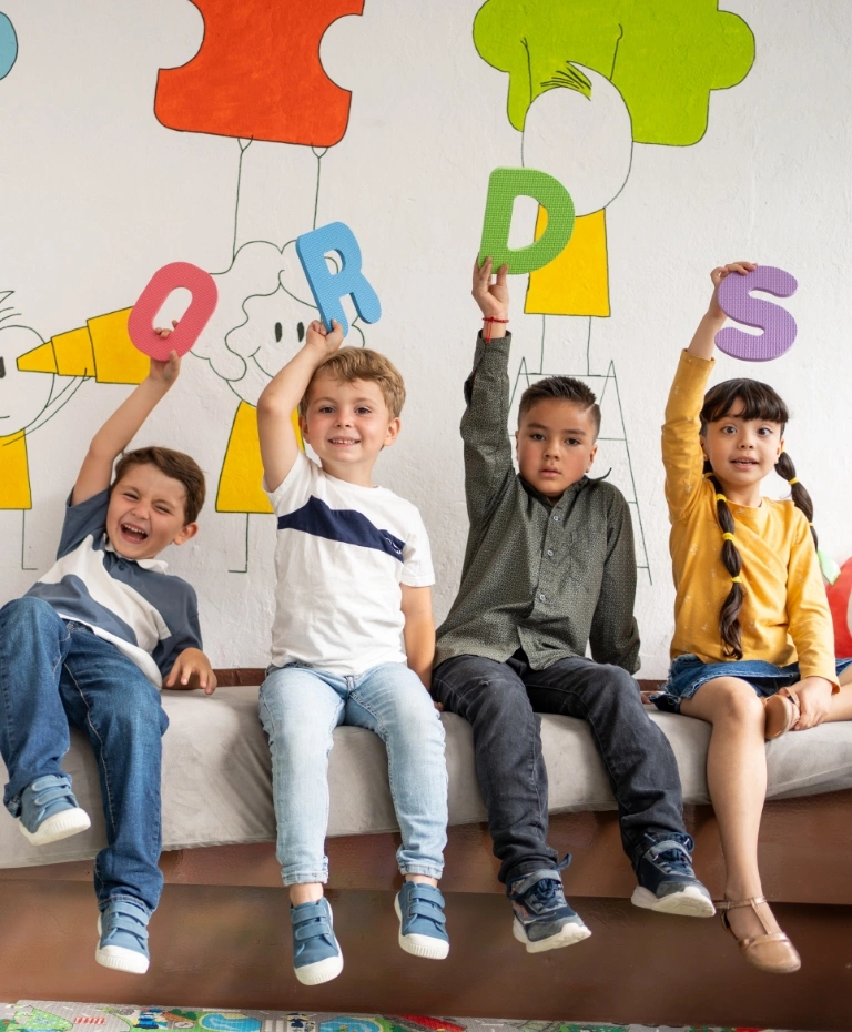 Dzieci z&nbsp;literkami